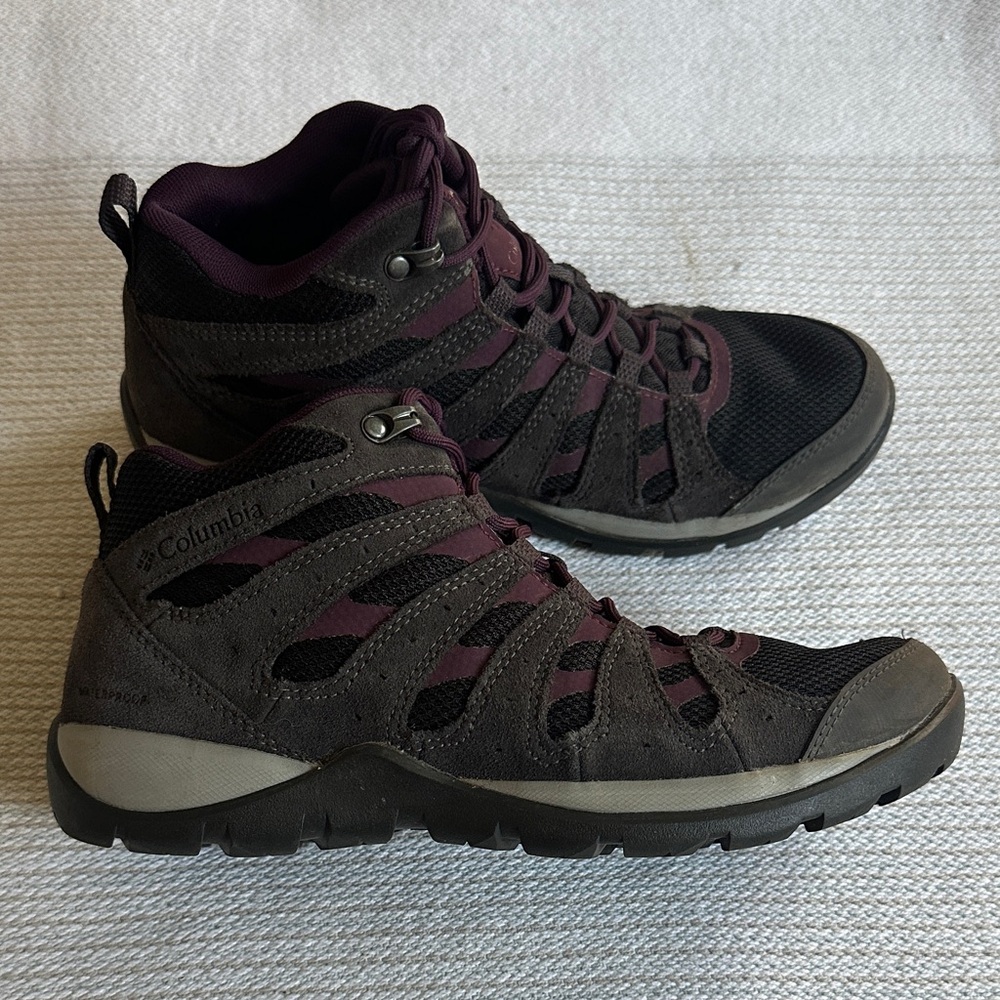 Columbia Women's Black and Dark Purple Athletic Shoes
